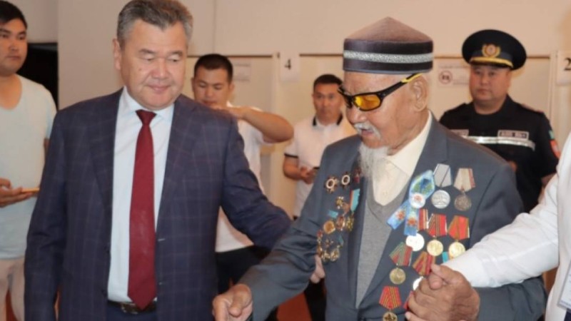 Қызылордада 101 жастағы Ұлы Отан соғысының ардагері референдум учаскесіне ең бірінші болып дауыс берді