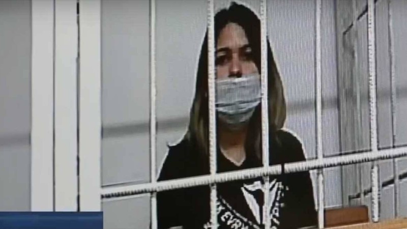"Бүлдіршіннің бассүйегі, тістері сынған": Петропавлда өз қызын ұрып өлтірген анаға қатысты сот үкімі шықты