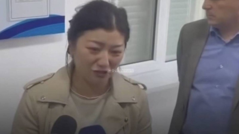 «Үш бала тәрбиелеп отырмыз»: Хасан Қасымбаевтың әйелі көз жасына ерік берді (ВИДЕО)