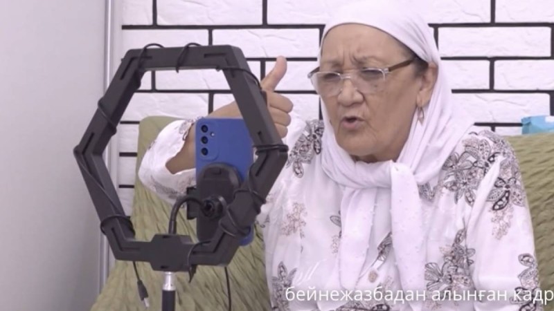 Атыраулық әже «Тиктокты шайқап», 10 млн теңге ақша тауып отыр (ВИДЕО)