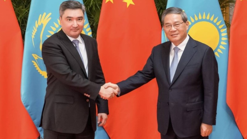 Олжас Бектенов пен ҚХР Мемлекеттік кеңесінің Премьері Ли Цян сауда-экономикалық ынтымақтастықты дамыту мәселелерін талқылады. Ағымдағы жылдың қаңтар-қыркүйегінде екіжақты сауда көлемі 33 млрд долларды құрады