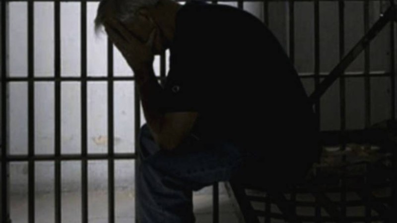 Туған қызын зорлаған Павлодарлық азамат өз көзін ойып алды