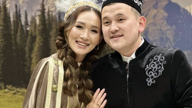 “10 рет сәтсіз ота” - “Елдос Колобок” әлеуметтік желіде әйеліне әсерлі жазба арнады