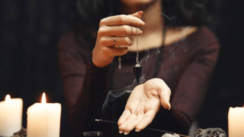 Алматылық кәсіпкер әйел "жыннан аластағаны" үшін алаяққа 120 миллион теңгесін берген