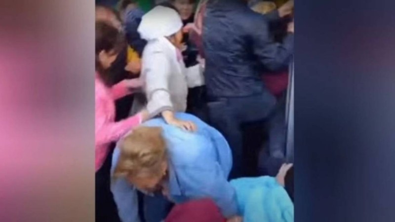 "Наурыздан бері жоқ": Оралдықтардың қантқа таласы видеоға түсіп қалды