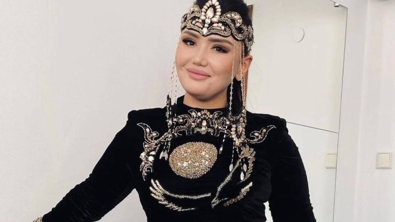 "Бір күнде алты тойға бардым": Зарина Омарова 18 жасындағы тапқан табысын есіне алды