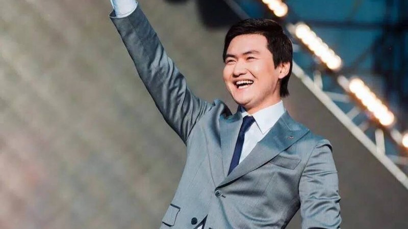 Полицей әнші Төреғали Төреәліні концерт кезінде ұстап алған (ВИДЕО)