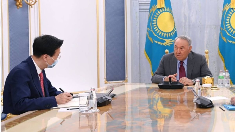 Назарбаев Қытай елшісін қабылдап, Сиге сәлем айтты