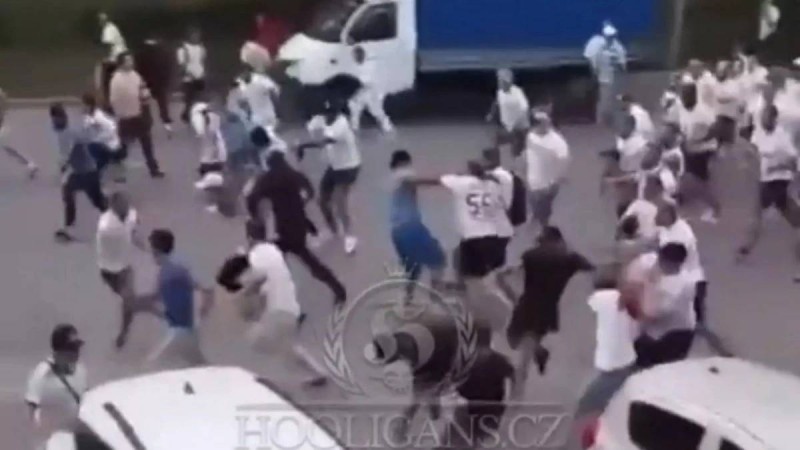 «Ордабасы» мен «Легия» жанкүйерлері шекісіп қалды (ВИДЕО)