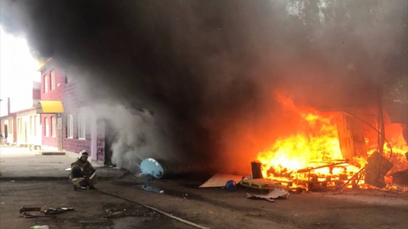 Алматыда «Алтын Орда» базары өртеніп жатыр (Видео)