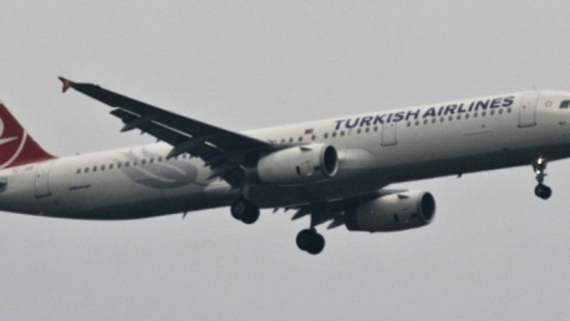 Turkish Airlines жолаушысы ұшақта отырып өзіне қол салды