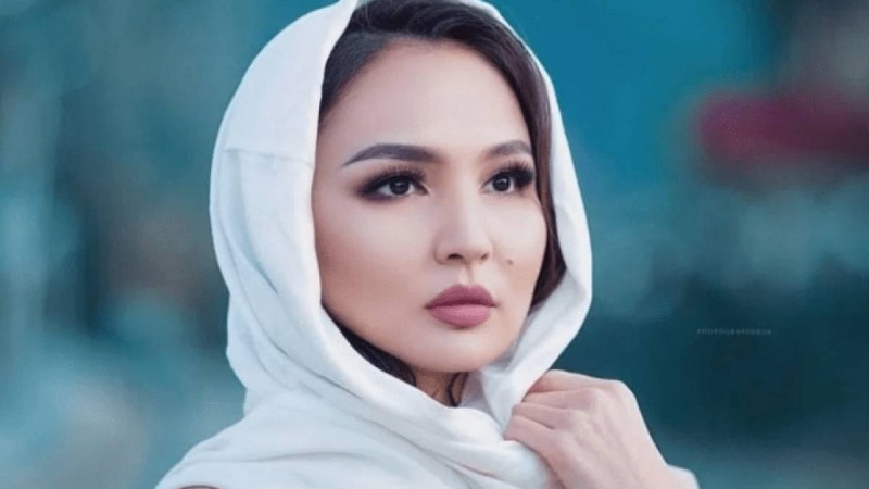 Үйілген қоқыстың үстінде суретке түскен Қайрат Нұртастың әйелі өзекті мәселені қозғады