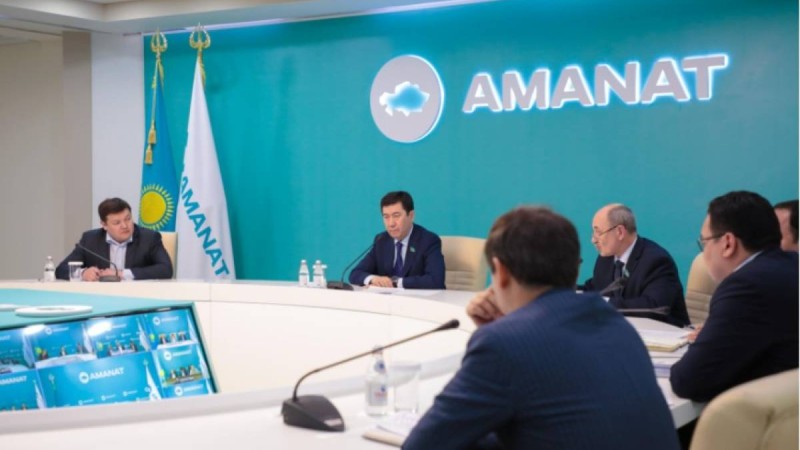 «AMANAT» партиясының Төрағасы Ерлан Қошанов референдумды қолдау үгіт-насихат жұмыстарын күшейтуді тапсырды