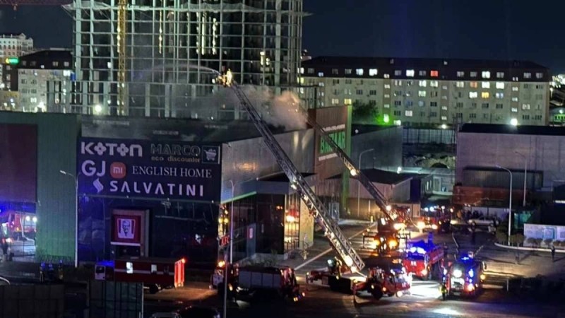 Атырауда сауда орталықтарының бірінен өрт шықты