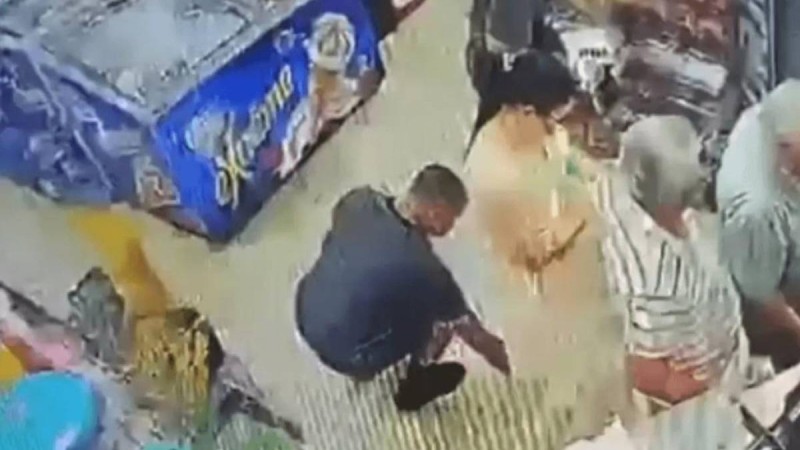 Семейде әйелдерді көйлегінің астынан суретке түсірген ер адам қамауға алынуы мүмкін