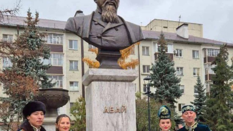 Қазанда Назарбаев көшесінде Абай Құнанбаевтың ескерткіші қойылды