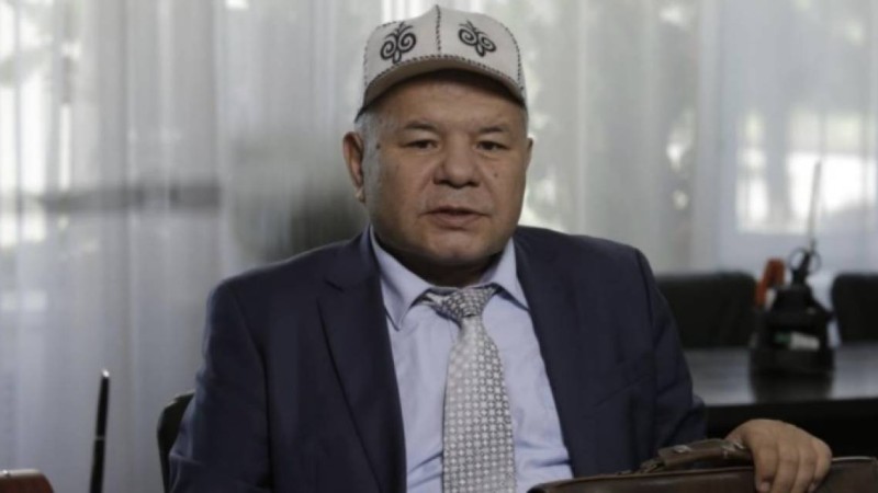 Шешесіне орамал тарт, намаз оқы деді: Уәлибек Әбдірайымұлы ұлының дінге бет бұра өзгергенін айтты