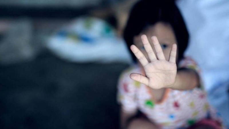 Қарғалыда көршісі кішкентай қыздың аузы мен қолын байлап, иесіз үйге апарып ұрған