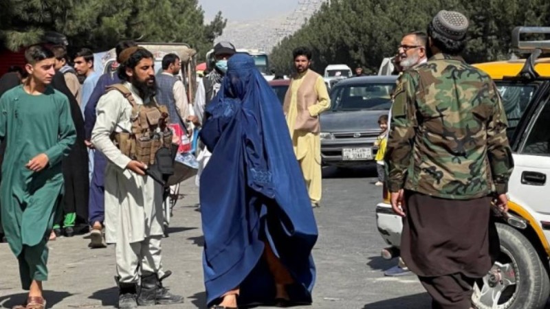 Тәліптер телеарнада жұмыс істейтін әйелдерден бетін жауып жүруді талап етті