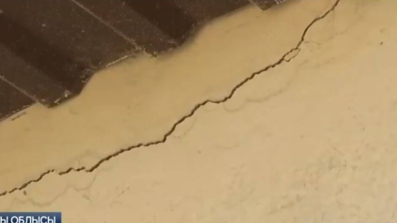 Қарағанды облысында көпбалалы аналарға салынған үйлер өте сапасыз болып шықты