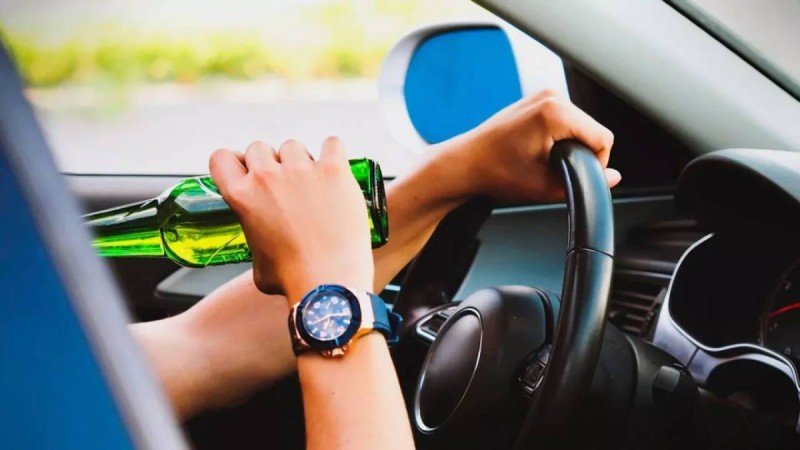 Мас қарулы депутат Қарағанды облысында дүрбелең ұйымдастырды