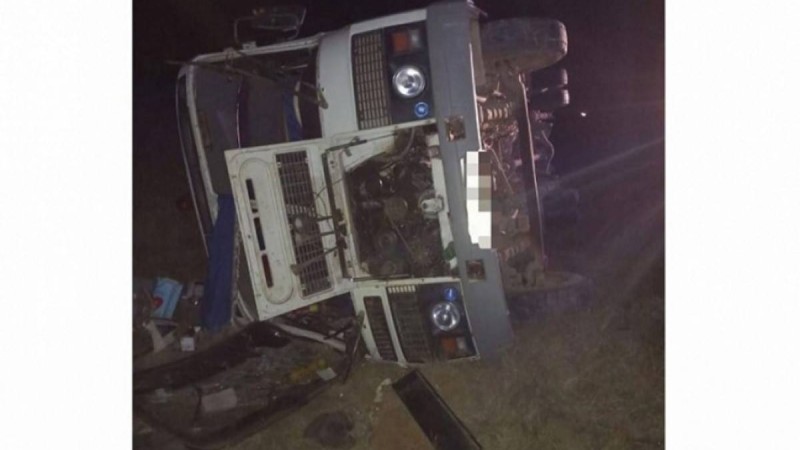 Ақтөбе облысында 12 жолаушысы бар автобус аударылып кетті