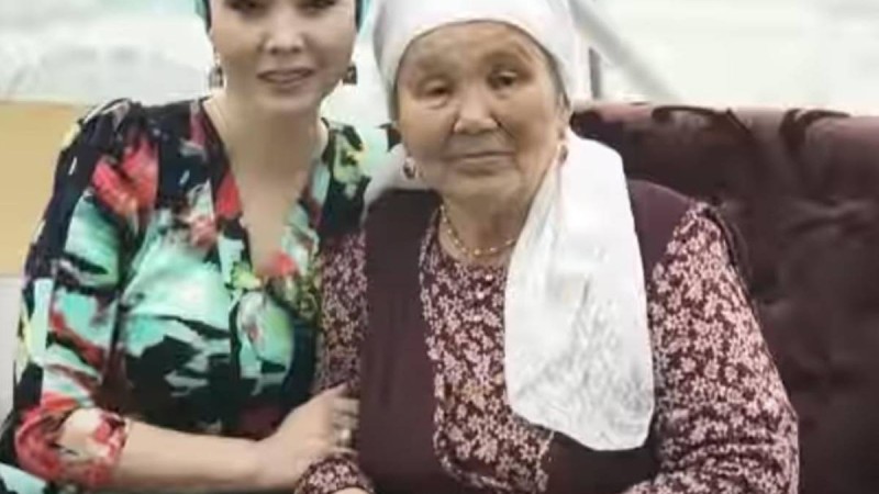 "Көз жұмар алдында ақ кебінін өзі дайындады" - Қарақат Әбілдина марқұм анасының соңғы күндерін баяндады