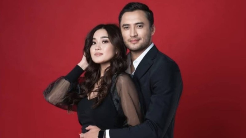 Актер Тәуекел Мүслім Америкада үшінші перзентінің жынысын анықтады