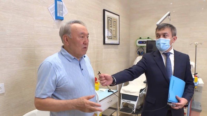 Нұрсұлтан Назарбаевтың вакцина салдырған сәтінен видео жарияланды