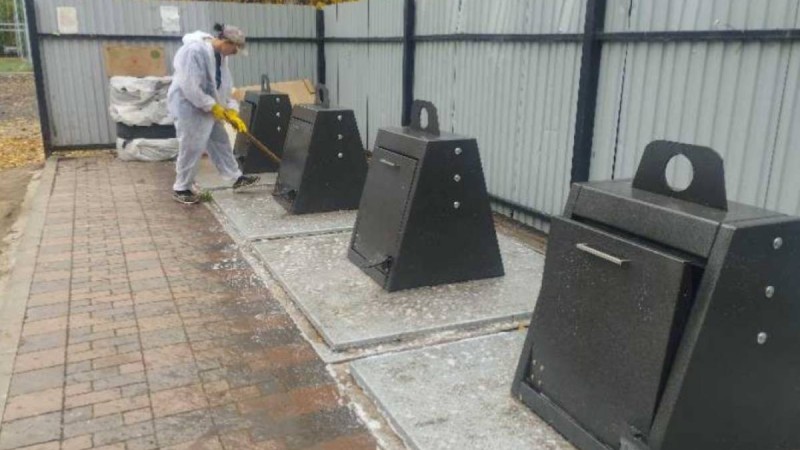 В Алматы продолжается дезинфекция мусорных контейнеров