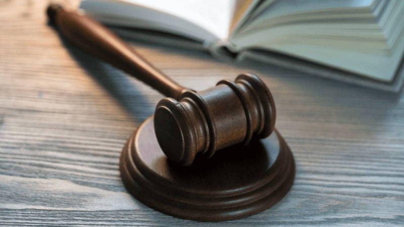 «Белгісіз затпен ұрып, аяғынан сүйреген»: Шымкентте бүлдіршінді ұрып-соққан тәрбиеші жазаланбайтын болды