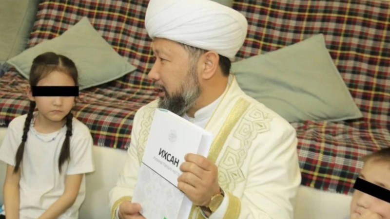 Қазақстанның бас мүфтиі Наурызбай қажының сәнді сағаттары көпшілік талқысына түсті