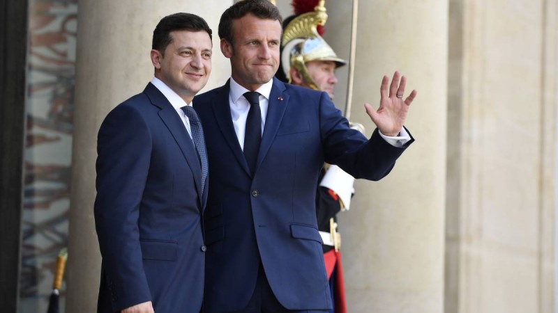 Зеленский: Макрон Путинді "ұялтпас үшін" Украинаға кейбір шарттарға көнуді ұсынды