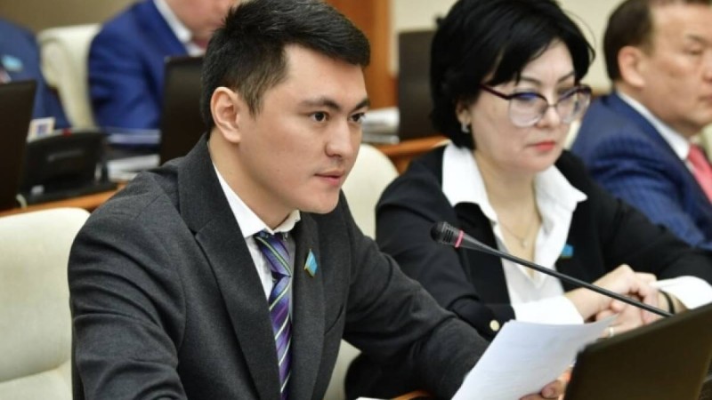 “Ай өткен сайын төрт аяқты адамдар қатары көбейіп келеді” - Дәулет Мұқаев