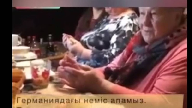 "Құдай бәледен қағып, Қыдыр дарысын": Германиядағы неміс әжей қазақша бата берді (видео)