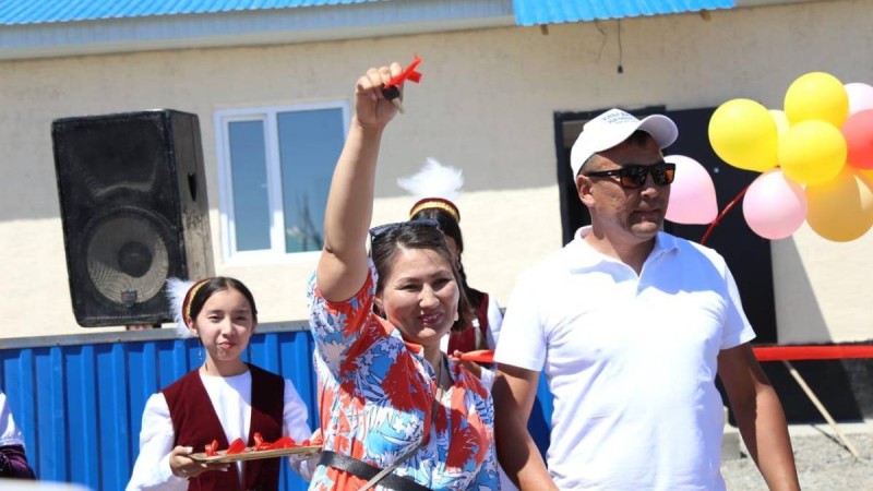 “Қайырымдылық министрі” екі отбасыға баспана сыйлады