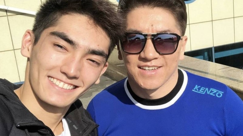 “Келін күтіп жүрміз“. Әнші Cәкен Майғазиев қуанышымен бөлісті