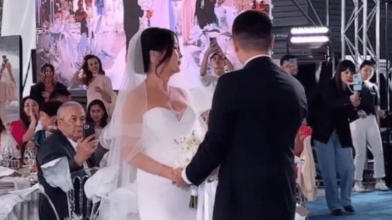 "Көзіне жас алған": Асел Сәдуақасованың үйлену тойы болды