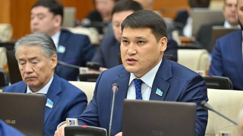 Қазақстандық букмекерлер депутат Руслан Берденовті сотқа берді