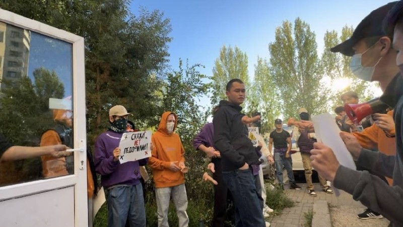 Жаңа адамдар 12 жасар қызбен жыныстық қатынасқа түспек болған педофилді ұстады