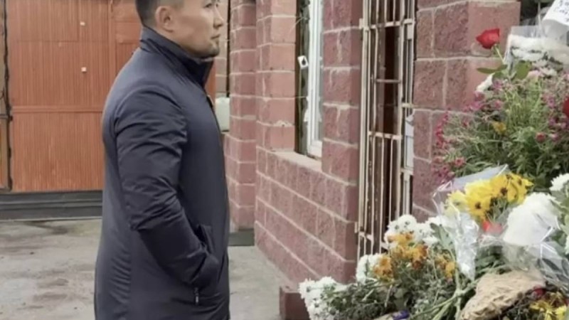 «Тойға барғандай»: Шерзаттың үйіне мобилограф ертіп барған Ардақ Назаров сынға қалды