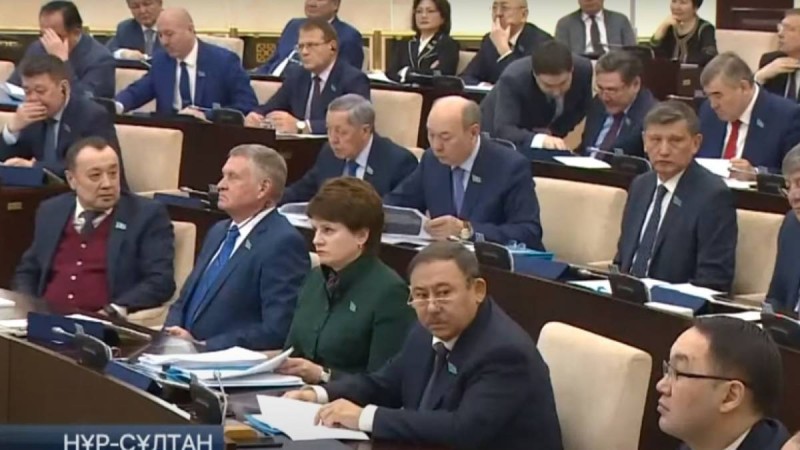 Сенатор креслосымен қош айтысатын 17 депутат кімдер екені белгілі болды
