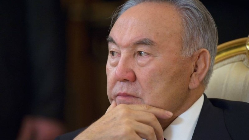 Назарбаевтың аты Конституциядан өшірілмек. Билік басты заңды неге жедел өзгертіп жатыр?