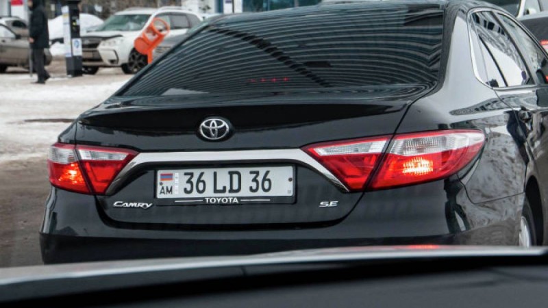 Қаржы министрі армян көліктеріне қосымша салық салынатынын айтты