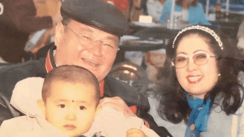 "Сендерге қидым ғұмырымның қалғанын": Мақпал Жүнісова марқұм күйеуі жайлы естеліктермен бөлісті