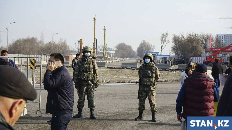 "Блок-бекетті күзеткен полицейлер емес, кабинетінде отырғандар үстемақы алған": Алматы облыстық ПД басшысы пікірі білдірді - Қазақстан жаңалықтары