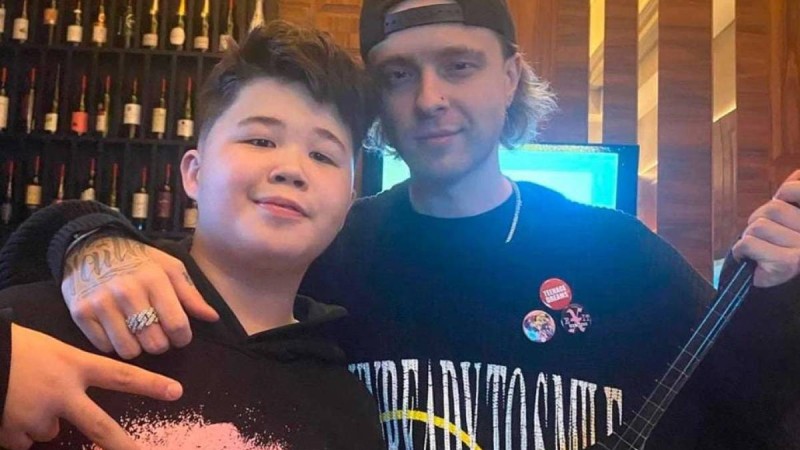 Егор Кридке домбыра сыйлаған қазақ баласы кім?