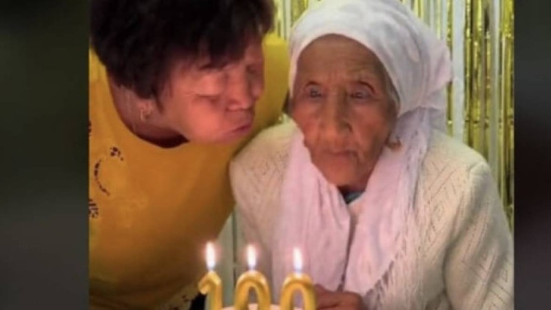 Жүз жасын тойлаған әже шамнан қорқып, желінің жұлдызына айналды