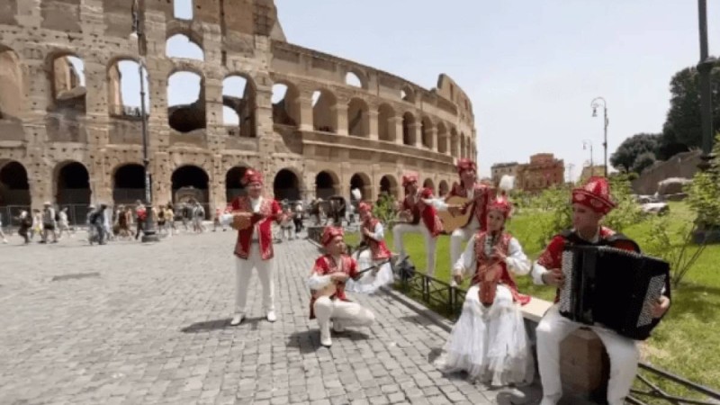 Италияда "Балбырауын" күйін орындаған қазақ өнерпаздары көпшілікті тәнті етті (видео)