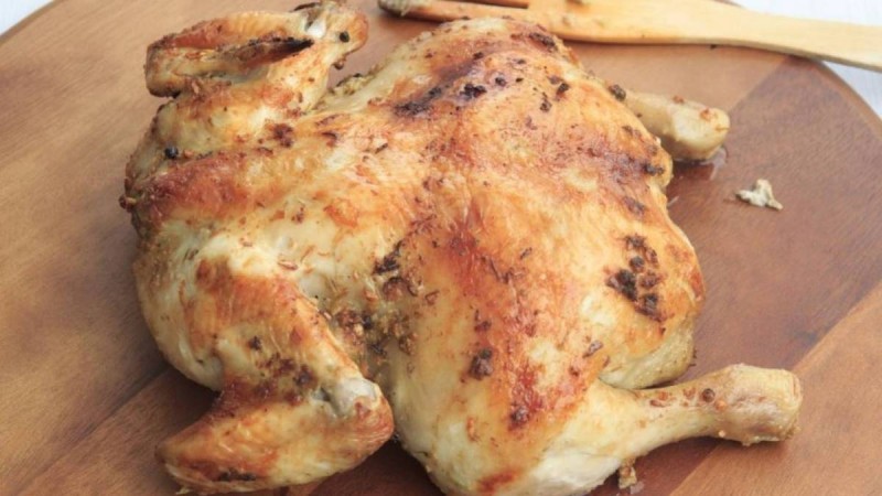 Сарапшы тауықтың қандай бөліктерін жеуге болмайтынын атады